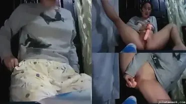 Bocil Imut Main Dildo Gede Sampe Memeknya Merah Becek