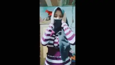 Cewek Jilbab Buka Bukaan Colmek Memek Basah Banjir - BokepBest