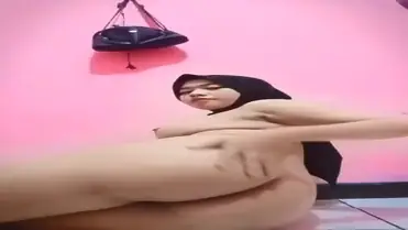 Jilbab Nunggu Pacar Sambil Colmek Belakang Tas HD - BokepBest